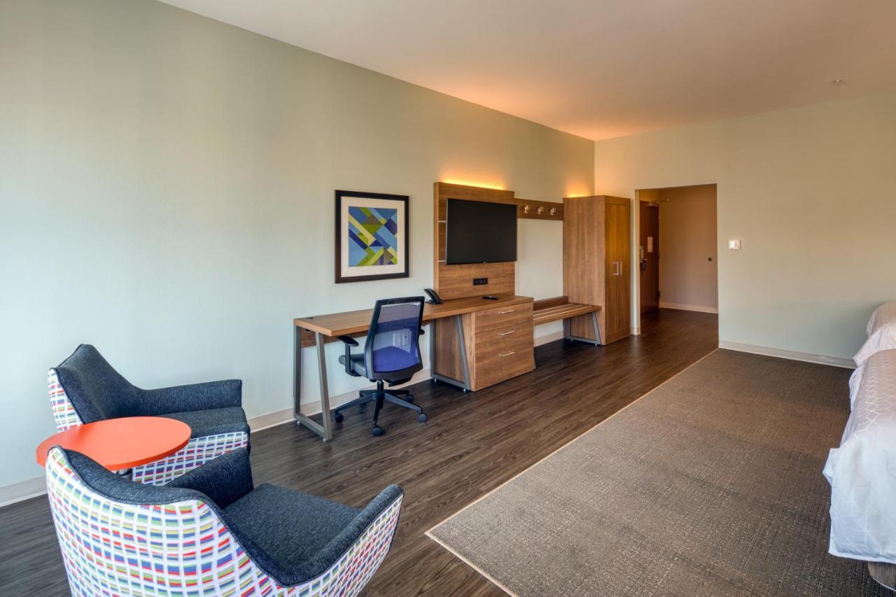 Holiday Inn Express & Suites - Charlotte - South End By Ihg Exterior foto
